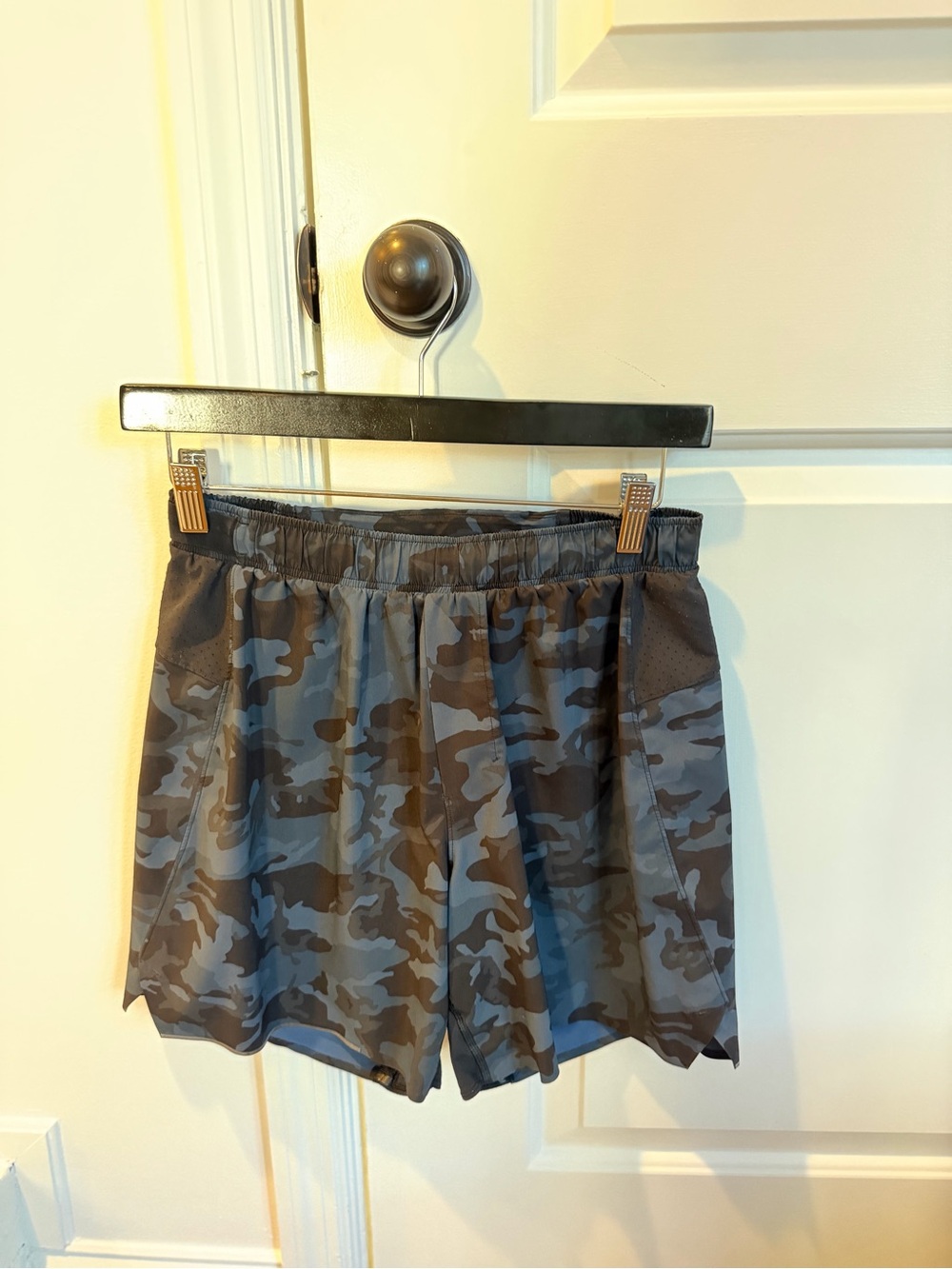 lululemon athletica Men's Dark Gray Camo Running Shorts